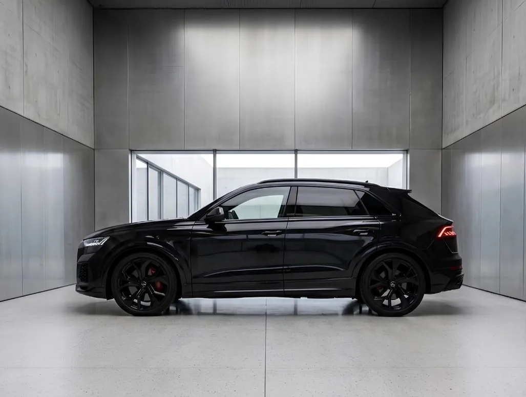 Audi RSQ8 — side