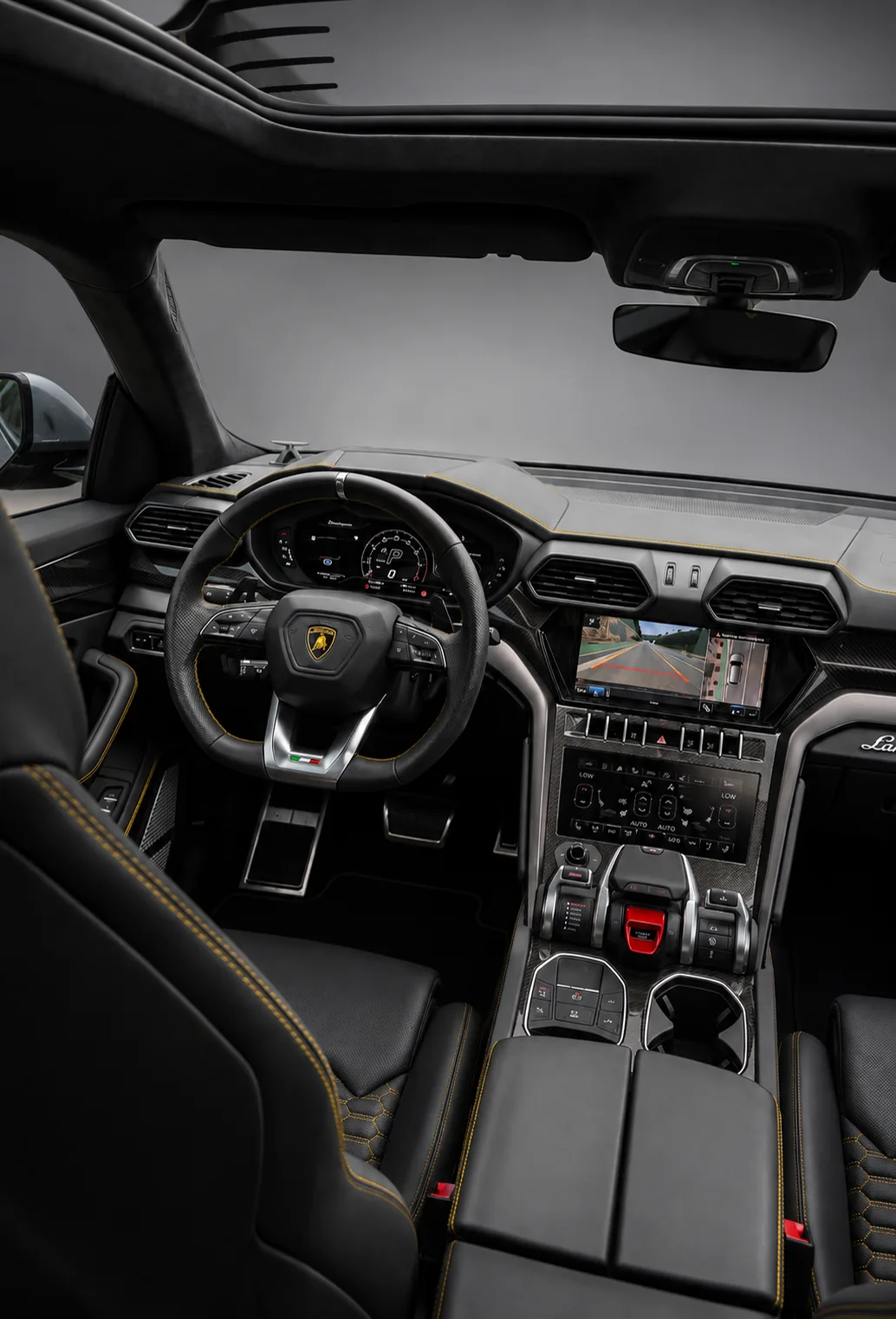 Lamborghini Urus S — cockpit