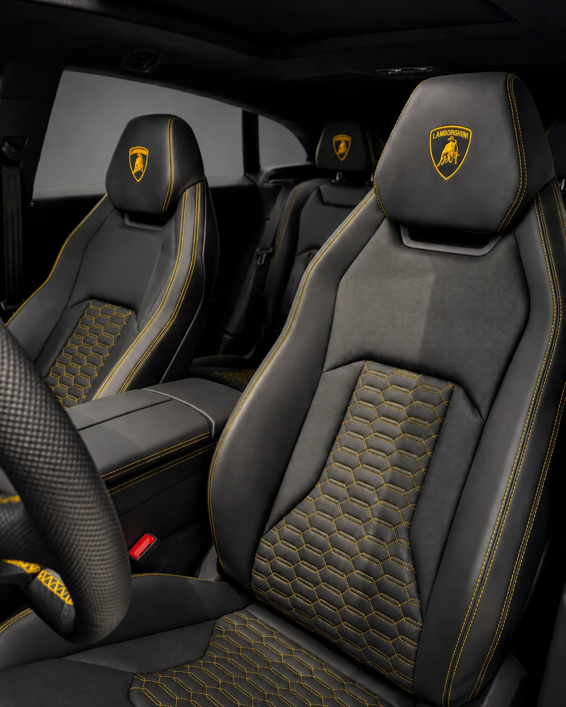 Lamborghini Urus S — sport seats