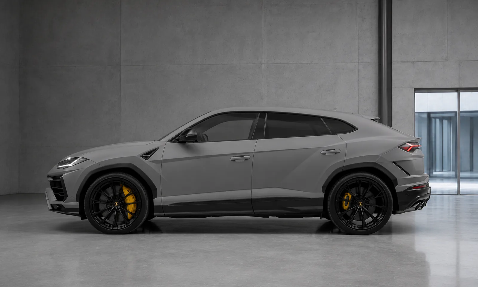 Lamborghini Urus S — side